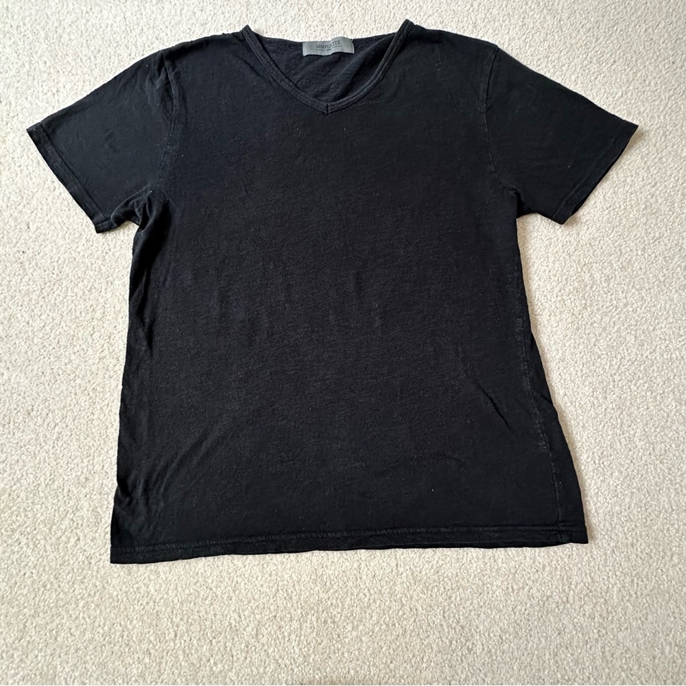 Simplicite Black V-Neck Tee